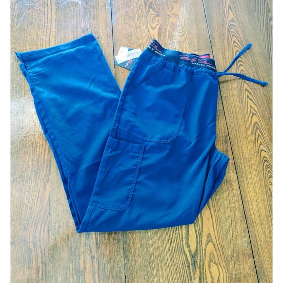 NWT  mediChic Marilyn Monroe stretch scrubs  SZ L - Picture 11 of 13